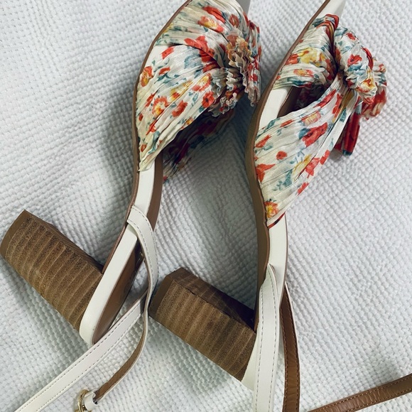 Heels from Lulus - Picture 4 of 7